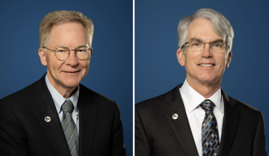 左:Paul J. 塞尔瓦，美国空军(退役.); Right: Retired space executive David W. Thompson